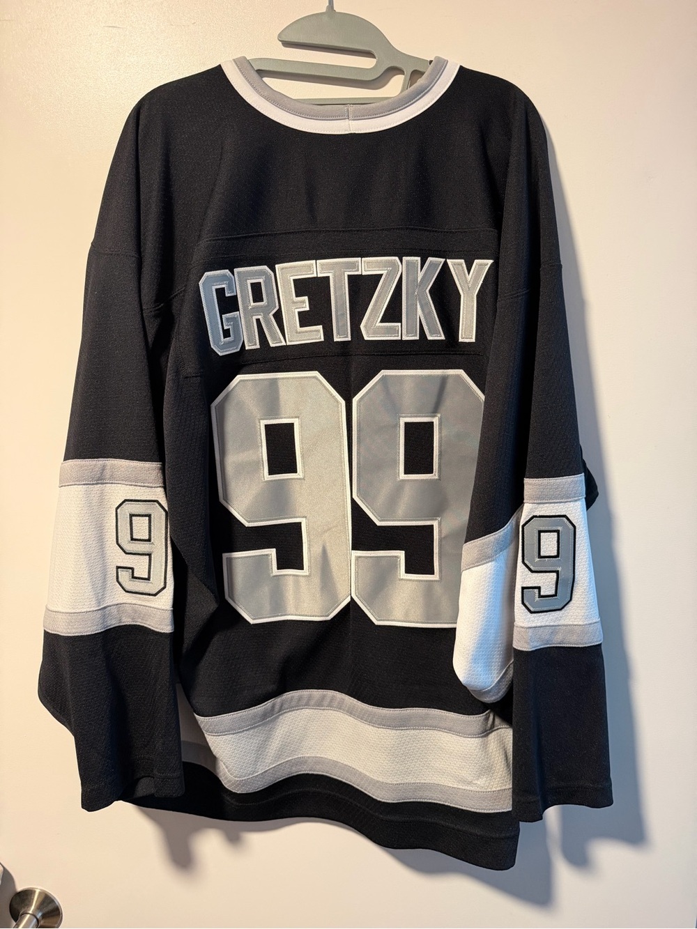 Men's Black & White Number 99 Hockey Sweatshirt - Gretzky Style